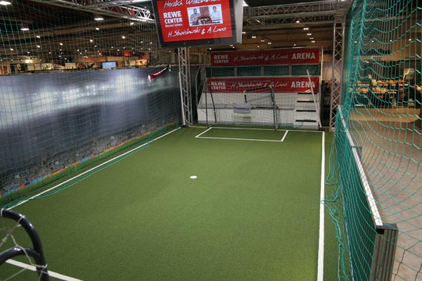 Fußball-Arena im Rewe-Center Stanislawski & Laas